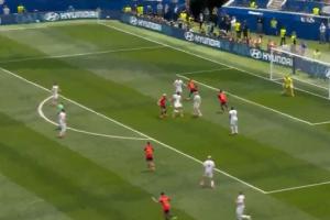 自己人啊！奥尔莫禁区内射门被奥亚萨瓦尔挡出